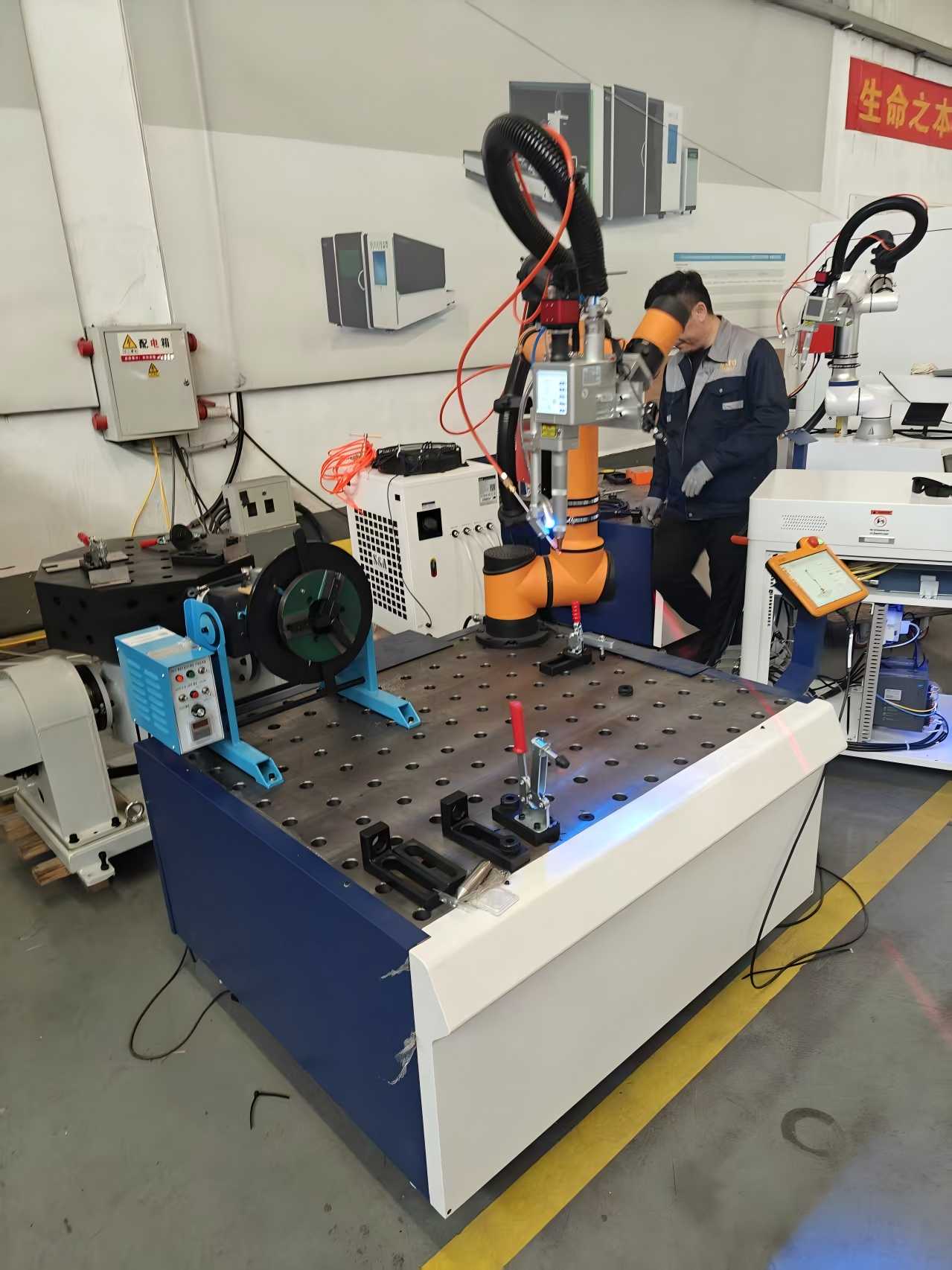 Comment un fabricant de t&ocirc;le grec a &eacute;limin&eacute; les retouches et doubl&eacute; la puissance de soudage gr&acirc;ce au syst&egrave;me de soudage cobot Aubo I10 de 1 500 W de DATO