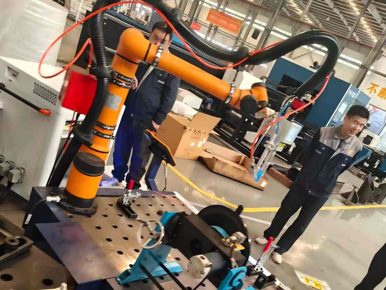 Comment un fabricant de t&ocirc;le grec a &eacute;limin&eacute; les retouches et doubl&eacute; la puissance de soudage gr&acirc;ce au syst&egrave;me de soudage cobot Aubo I10 de 1 500 W de DATO