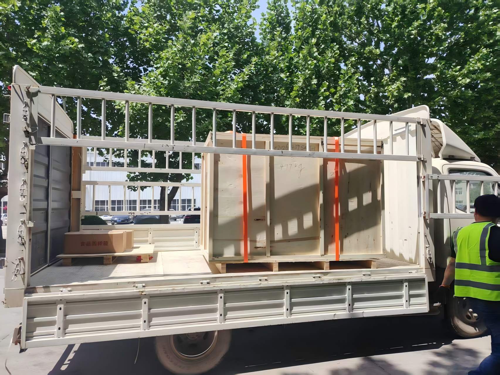 Slov&eacute;nie-fabricant-de-m&eacute;tal-2kw-cobot-station de soudage